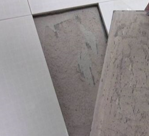 罗田瓷砖空鼓维修公司分享瓷砖铺贴时如果打浆（即涂抹在瓷砖背面和基层上的砂浆或瓷砖胶）过少，会带来以下问题